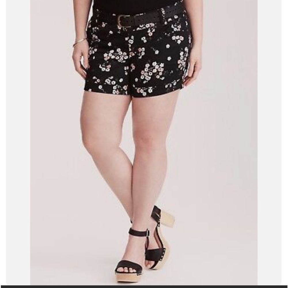 NWOT Torrid Floral Chico Black Shorts Sz 16